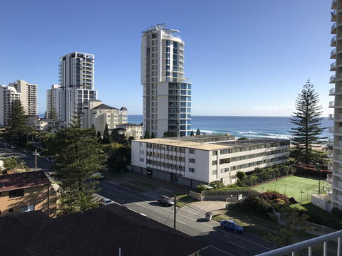 Queensleigh Holiday Apartments - Tourism Townsville 2