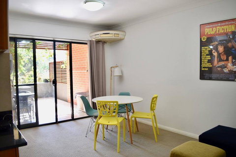 Quiet 1 Bedroom Flat In Concord - Tourism Townsville 3