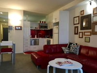 Quiet Laneway Apartment Near Bourke St Mall
