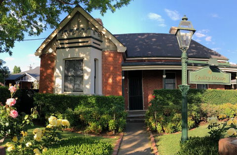 QUILTY HOUSE (Formerly Beethovens) - Tourism Townsville 2