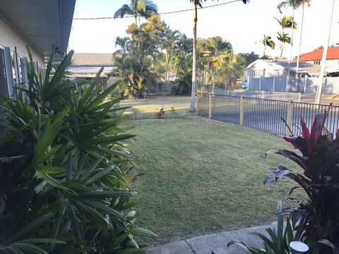 QUIRKY QUEENSLANDER 6 BEDROOM HOME - Tourism Townsville 2