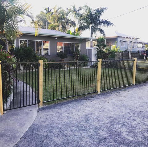 QUIRKY QUEENSLANDER 6 BEDROOM HOME - Tourism Townsville 0