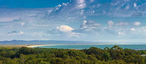 Rainbow Breezes 4 - Rainbow Beach, Townhouse With Breath-taking Ocean Views To Fraser Island - Tourism Townsville 1