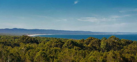 Rainbow Breezes 4 - Rainbow Beach, Townhouse With Breath-taking Ocean Views To Fraser Island - Tourism Townsville 2