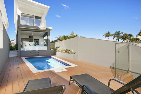 Ray Of Sunshine - Tourism Townsville 0