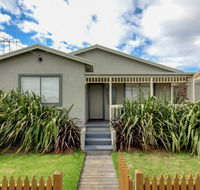 Reardon Place - moments from the family friendly Pea Soup Cove - Tourism Townsville
