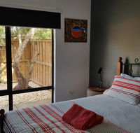 Red Ochre - Large 1BR with Private Courtyard - Tourism Townsville