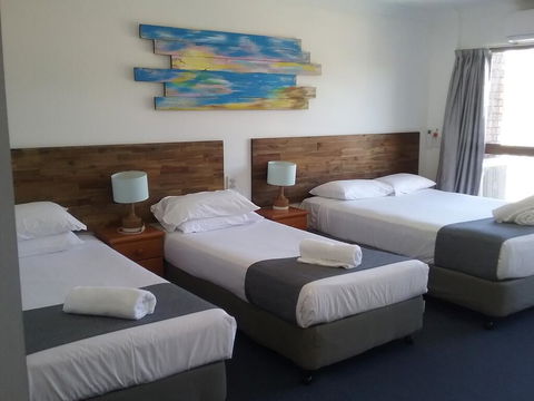 Red Star Hotel Palm Beach - Tourism Townsville 2