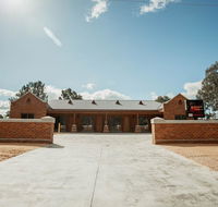 Red Waratah Accommodation - Tourism Townsville