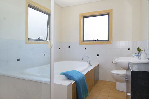 Reef - Located At Lennox Head - Tourism Townsville 2