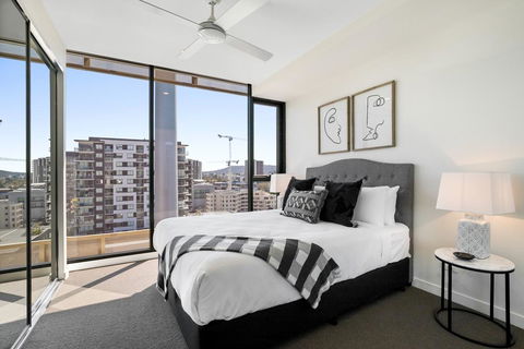 Resort-style Apartment With Balcony, Pool And Gym - Tourism Townsville 2