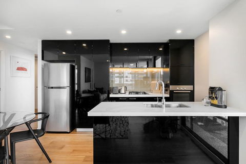 Resort-style Apartment With Balcony, Pool And Gym - Tourism Townsville 3