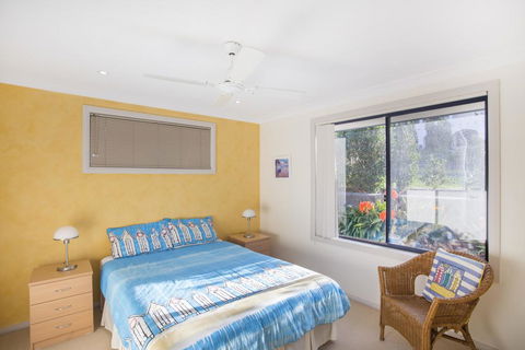 Riley 2/2 - Mollymook - Tourism Townsville 1