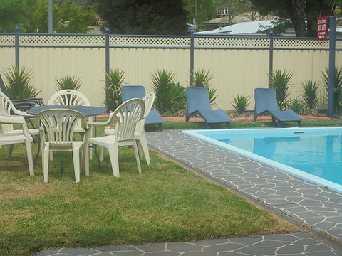 Riverbank Park MOTEL - Tourism Townsville 1