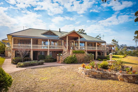 Robyns Nest - Tourism Townsville 0