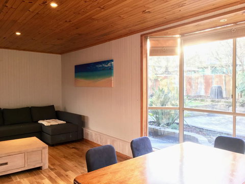 Romantic Getaway With Spa And Wifi - Pet Friendly - Tourism Townsville 2