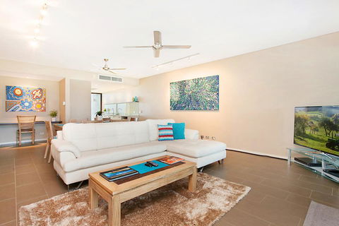 Saltwater Suites - 1,2 & 3 Bed Waterfront Apartments - Tourism Townsville 1