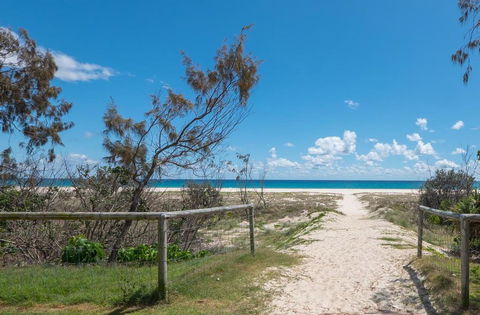 San Chelsea Beachside Apartments - Tourism Townsville 0