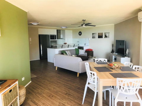 Sanctuary Beach Resort - Tourism Townsville 3
