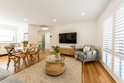 Sandcastle, 26a Winsor Street - Tourism Townsville 0