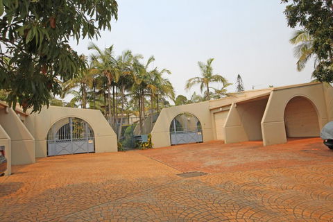 Santa Barbara - Tourism Townsville 0