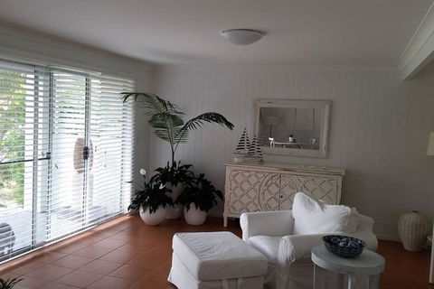 Sapphire Beach Pet Friendly Beach 5 Minute Walk - Tourism Townsville 1