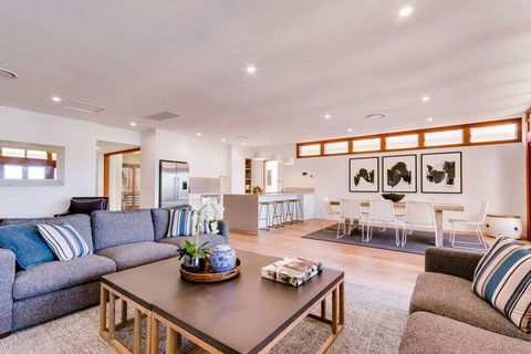 Sapphire Seas Beach House - Tourism Townsville 1