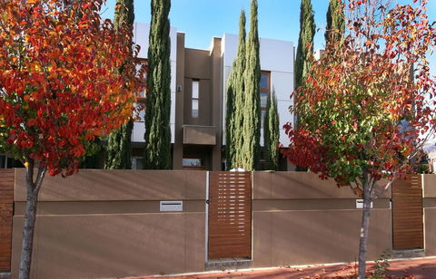 SATOR City Fringe Home Away From Home Pets OK! - Tourism Townsville 3