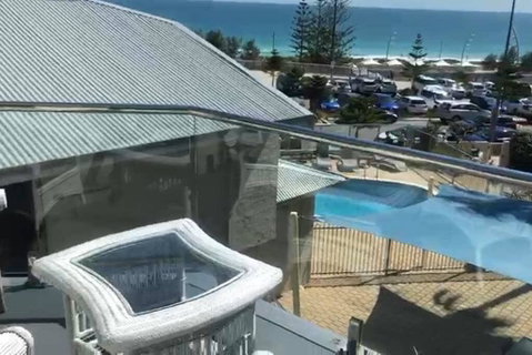 Scarborough Beach Front Resort - Shell Thirteen - Tourism Townsville 0