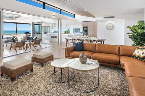Sea La Vie #2 Luxury Apartment In Coffs Harbour Jetty With Pool, Views And Walking Distance To The Beach! - Tourism Townsville 3