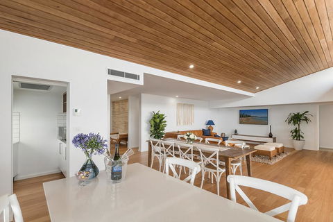 Sea La Vie #2 Luxury Apartment In Coffs Harbour Jetty With Pool, Views And Walking Distance To The Beach! - Tourism Townsville 0