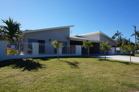 Seadaze 1 - Rainbow Beach, Gorgeous Unit Close To The Beach, Aircon, Pool - Tourism Townsville 0