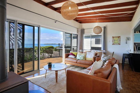 Seakissed Beach House - Tourism Townsville 0