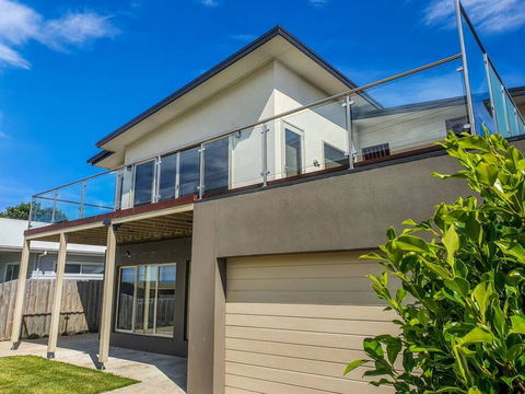 SEAL HAVEN - Centrally Located, Modern Home - Tourism Townsville 0