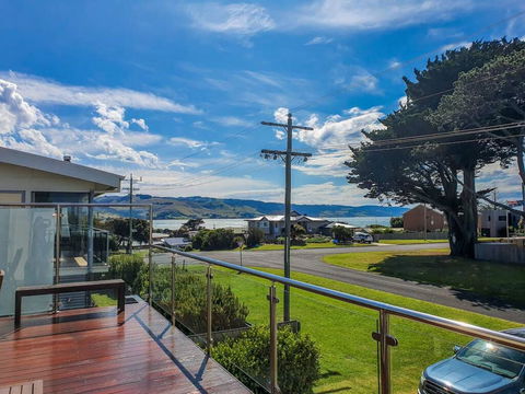 SEAL HAVEN - Centrally Located, Modern Home - Tourism Townsville 3