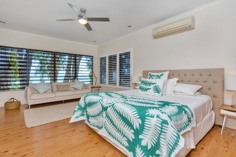 Seascape Luxury Beachfront House - Tourism Townsville 0