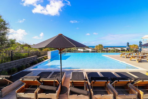 Seaside Escape - Tourism Townsville 0
