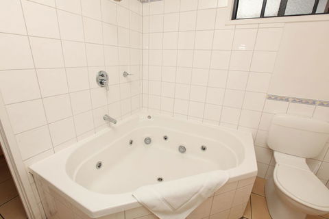 Seaview Motel & Apartments - Tourism Townsville 1