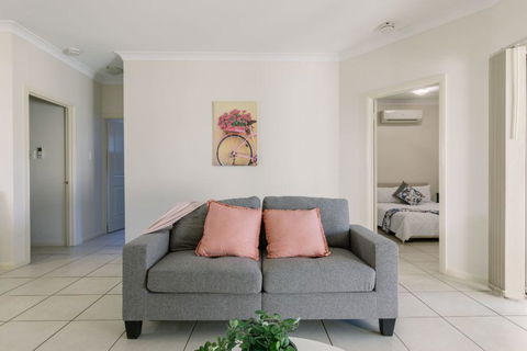 Secure 2 Bed Unit In Gray - Close Palmerston City - Tourism Townsville 3