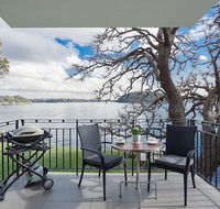 Serene And Stylish Harbourside Apartment - Tourism Townsville