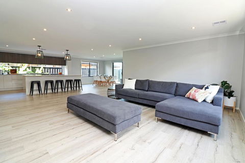 Serenity On Currawong - Billiards, Home Theatre, WiFi, Linen, 4 Bdrms - Tourism Townsville 0