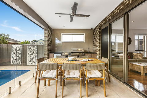 Serenity On Seaview Boutique Retreat With Pool By The Beach - Tourism Townsville 1