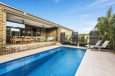 Serenity On Seaview Boutique Retreat With Pool By The Beach - Tourism Townsville 0