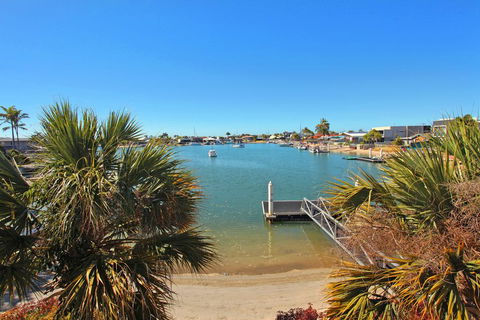 Serenity Waters 6 - Pristine 2 BDRM Apt With Water Views - Tourism Townsville 2