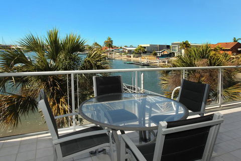 Serenity Waters 6 - Pristine 2 BDRM Apt With Water Views - Tourism Townsville 1