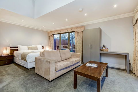 Seymours On Lydiard - Tourism Townsville 0