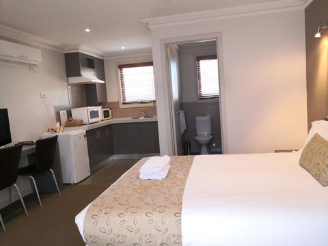 Seymours On Lydiard - Tourism Townsville 1