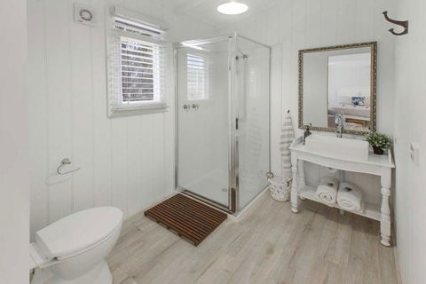 Shearers Cottage - Pet Friendly Holiday Accommodation - Tourism Townsville 2