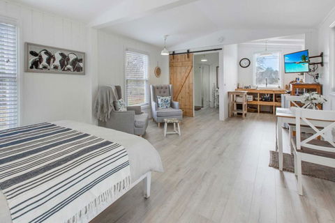 Shearers Cottage - Pet Friendly Holiday Accommodation - Tourism Townsville 3