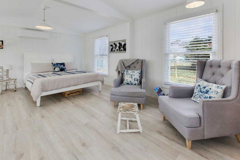 Shearers Cottage - Pet Friendly Holiday Accommodation - Tourism Townsville 0